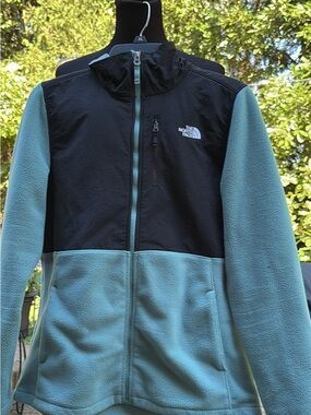 The North Face Women's Two-Tone Black and Light Teal Fleece Jacket